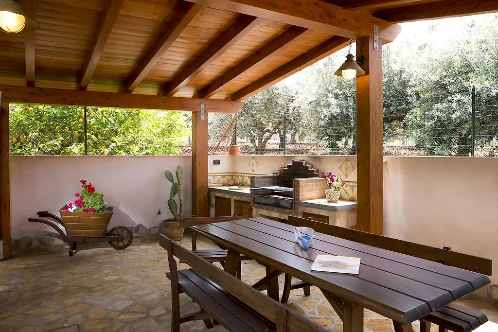 Alba Marina B&B Castelluzzo 3*,