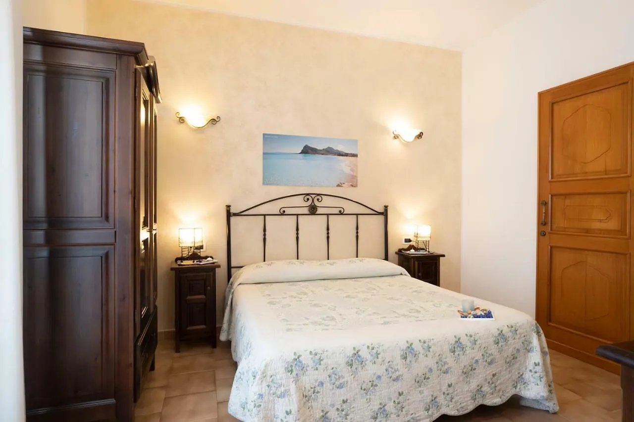 Alba Marina B&B Castelluzzo 3*,  Italia